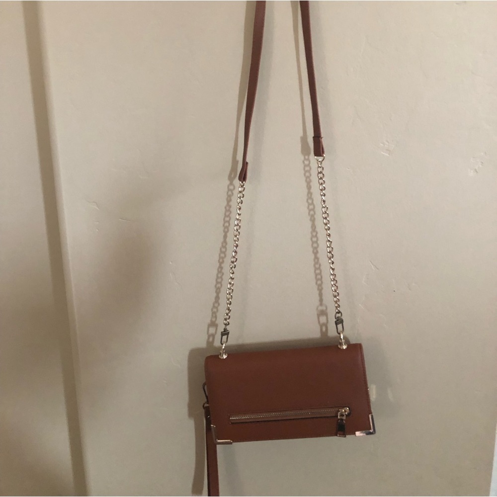 Wallet in camel with shoulder strap